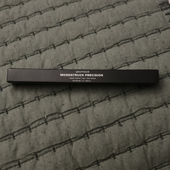 Younique Moonstruck Precision Liquid Eyeliner - Perfect - Picture 2 of 5